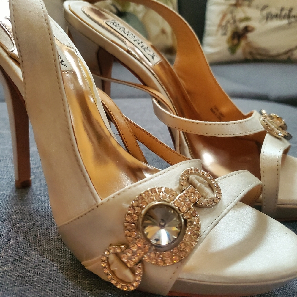 Badgley Mischka 7M Ivory Satin Stilletto Heels
